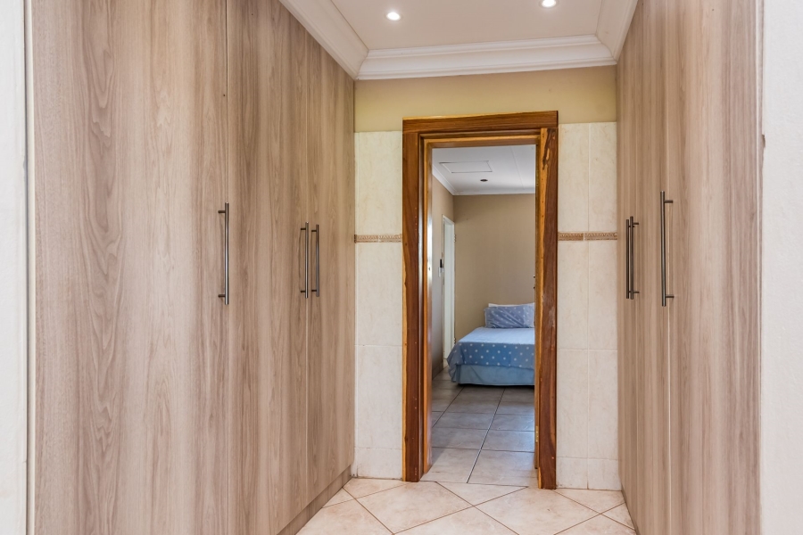5 Bedroom Property for Sale in Club Milos Estate Free State